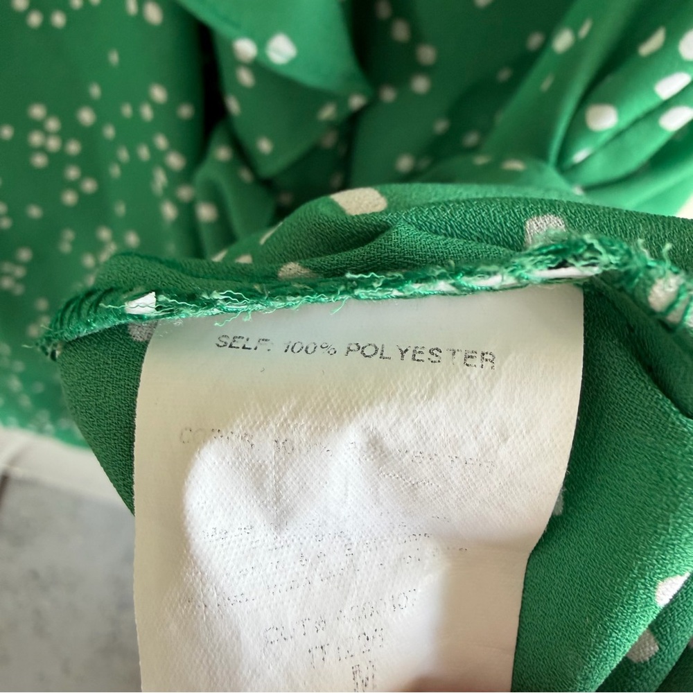 All in Favor Polka Dot Ruffle Wrap Top Size Medium M Green White Short Sleeve - Picture 11 of 12